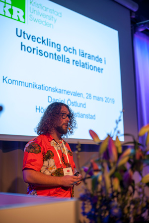 Bild på Daniel Östlund som föreläser