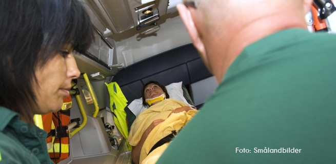 Bild på ambulanspersonal