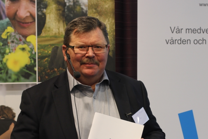 Bild på Lennart Magnusson som ler in mot kameran