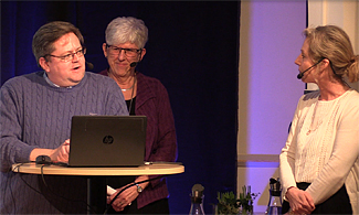 Bild på Magnus Bjärbo och Linda Frank som föreläser
