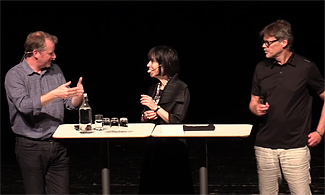 Bild på Carol Dweck, Martin Renton och Bosse Larsson som står uppe på scen.