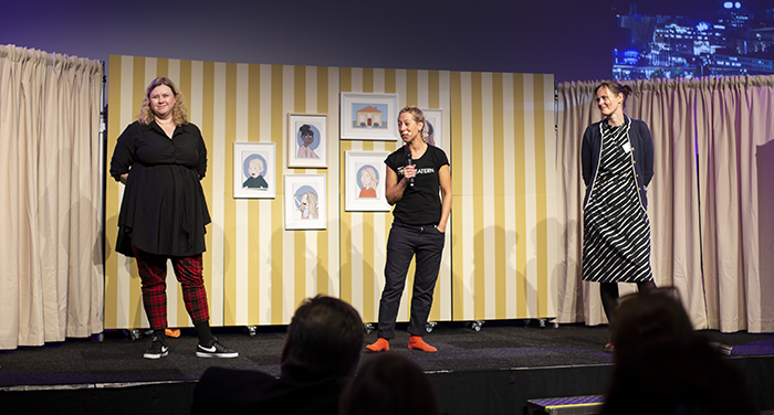 Anna Mannerheim, Ingrid Sonnerby Ljungestig och Anna Pella på scen.