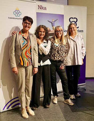 Moderator Karin Kllingenstjerna tillsammans med konferensanordnarna Ann-Cristine Jonsson, Folkhälsomyndigheten, Pauline Johansson, Nka, och Agnes Lundström, Socialstyrelsen.