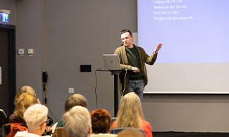 Adrian Frid, överläkare och specialist i psykiatri vid Vuxenhabiliteringen, Västra Götalandsregionen