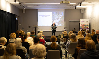 Elaine Johansson hälsar välkommen