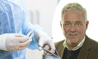 Tvådelad bild. Bilden till vänster visar en närbild på en person i operationskläder. Bilden til höger är en porträttbild på Anders W Jonsson (C)