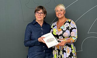 Gunilla Malmborg och Äldre- och socialförsäkringsministern Anna Tenje.