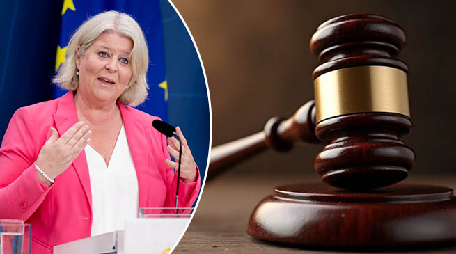Socialtjänstminister Camilla Waltersson Grönvall (M) och en domarklubba.