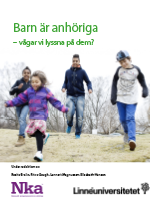 Barn som springer mot kameran