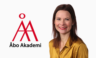 Åbo Akademis logotyp och Sarah Åkerman.